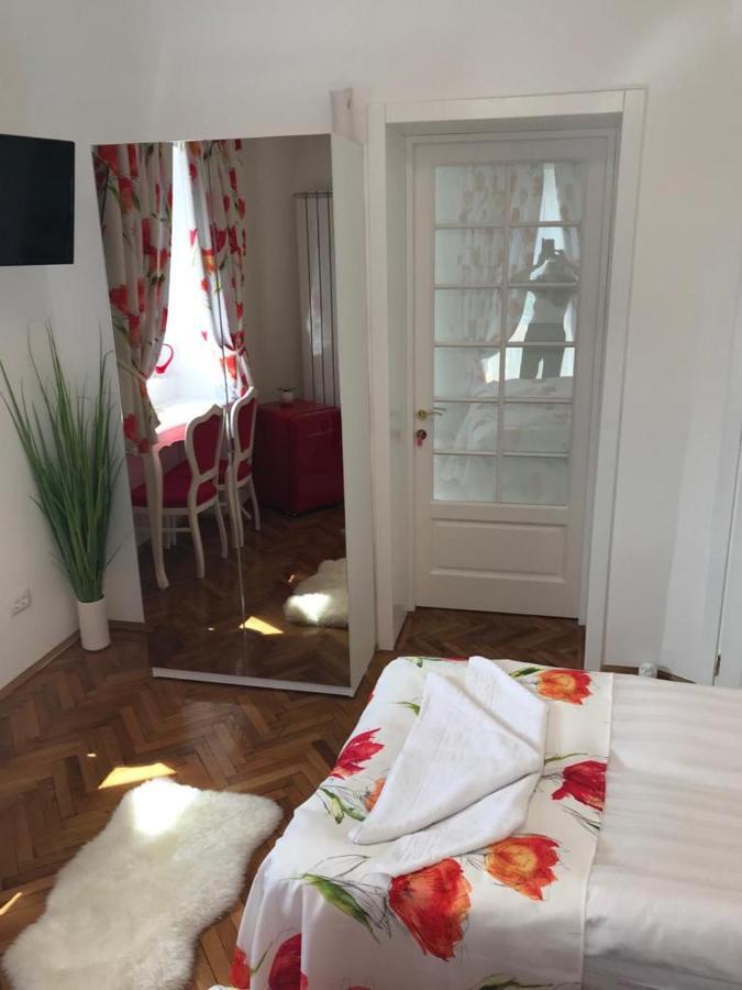 Victoria Luxury Apartment 11 Bukares Bagian luar foto