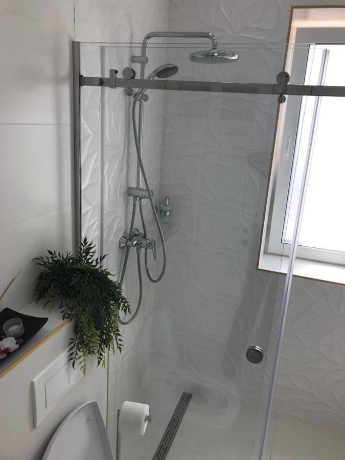 Victoria Luxury Apartment 11 Bukares Bagian luar foto