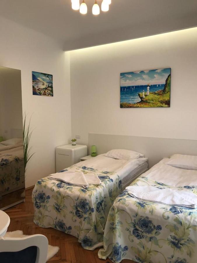 Victoria Luxury Apartment 11 Bukares Bagian luar foto