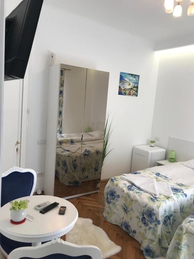 Victoria Luxury Apartment 11 Bukares Bagian luar foto