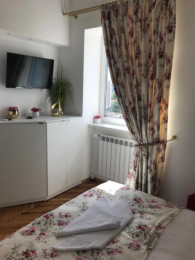 Victoria Luxury Apartment 11 Bukares Bagian luar foto