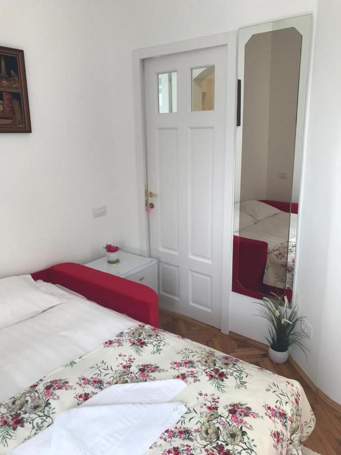 Victoria Luxury Apartment 11 Bukares Bagian luar foto